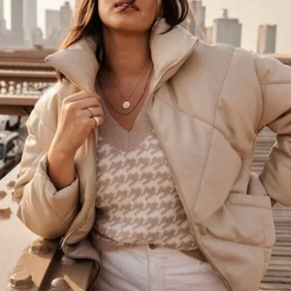 NWT! Abercrombie & Fitch - Oversized Vegan Leather Puffer - Cream - Picture 2 of 6